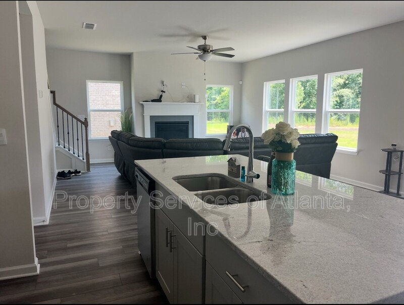 Fairburn 5BD/2.5BA newer home! property image