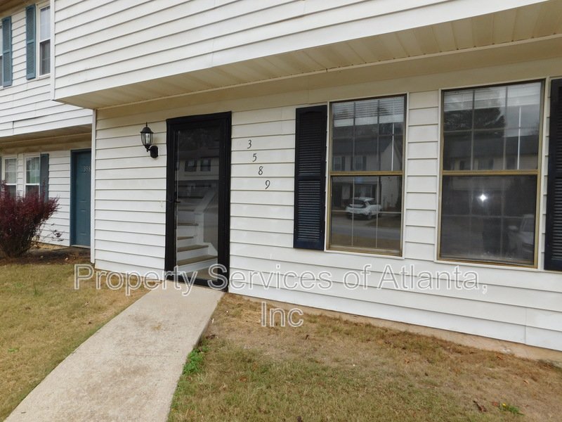 Powder Springs - 2BR/2.5BA Renovated End Unit Townhouse - Fenced Yard property image
