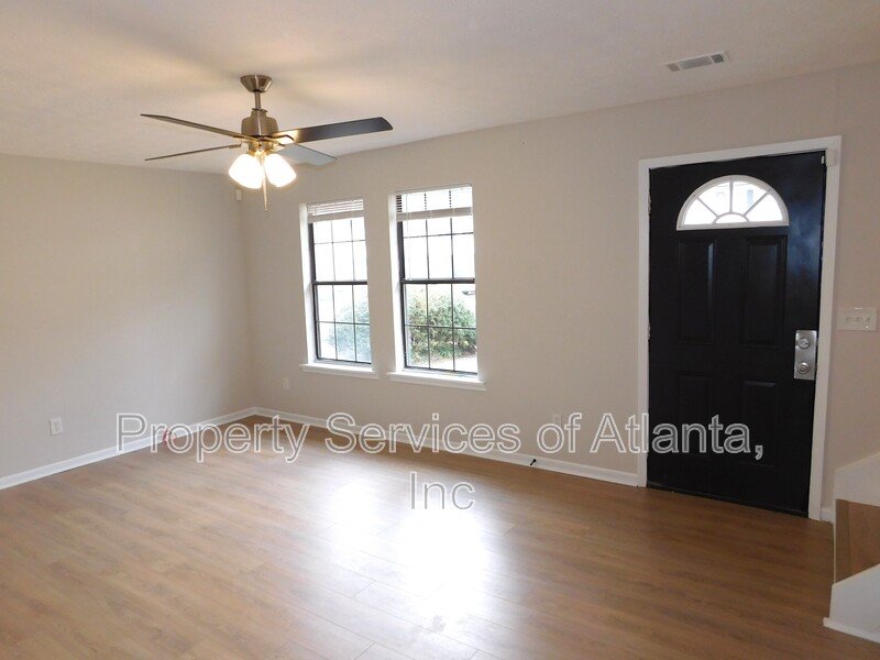 Powder Springs - 2BR/2.5BA Renovated End Unit Townhouse - Fenced Yard property image