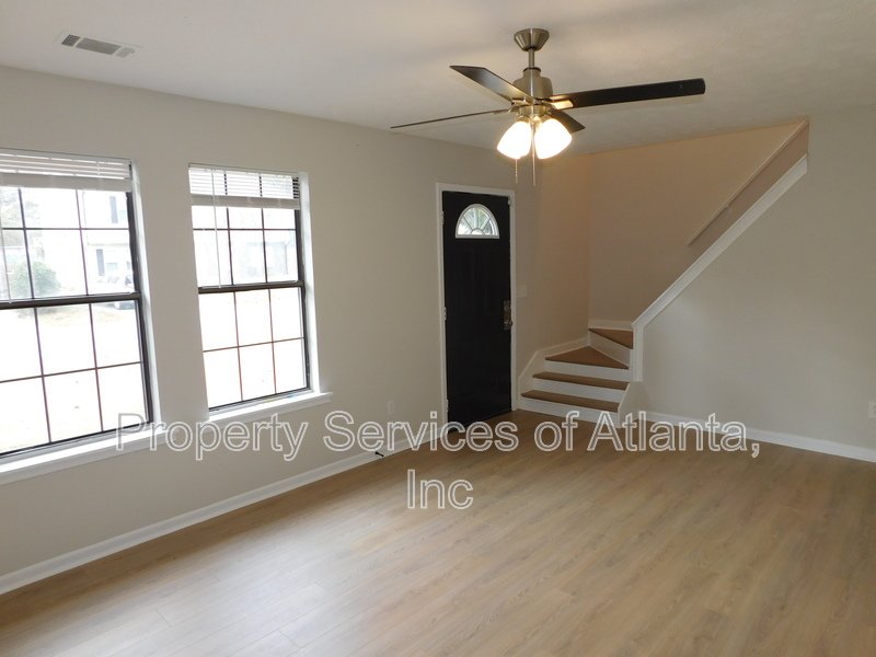 Powder Springs - 2BR/2.5BA Renovated End Unit Townhouse - Fenced Yard property image