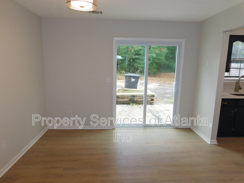 Powder Springs - 2BR/2.5BA Renovated End Unit Townhouse - Fenced Yard property image