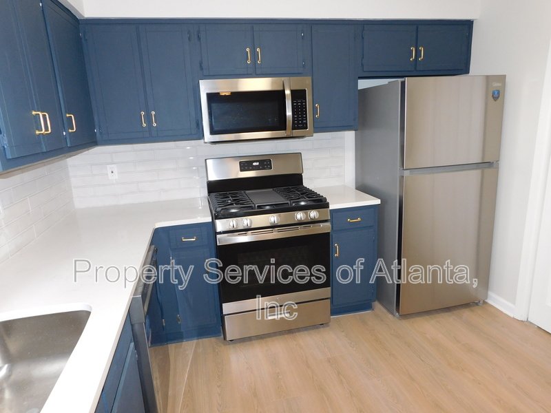 Powder Springs - 2BR/2.5BA Renovated End Unit Townhouse - Fenced Yard property image