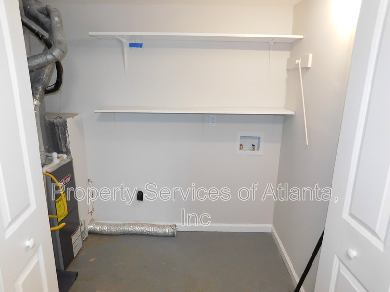 Powder Springs - 2BR/2.5BA Renovated End Unit Townhouse - Fenced Yard property image