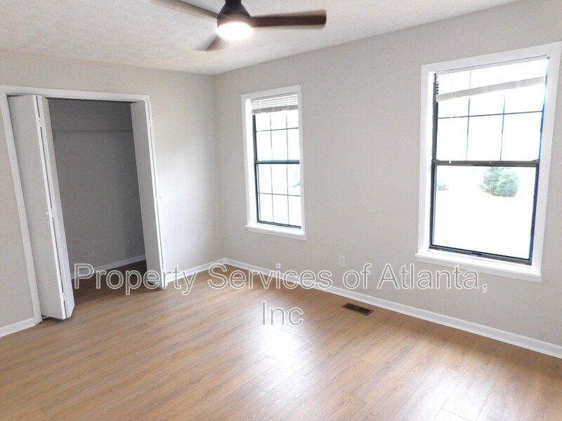 Powder Springs - 2BR/2.5BA Renovated End Unit Townhouse - Fenced Yard property image