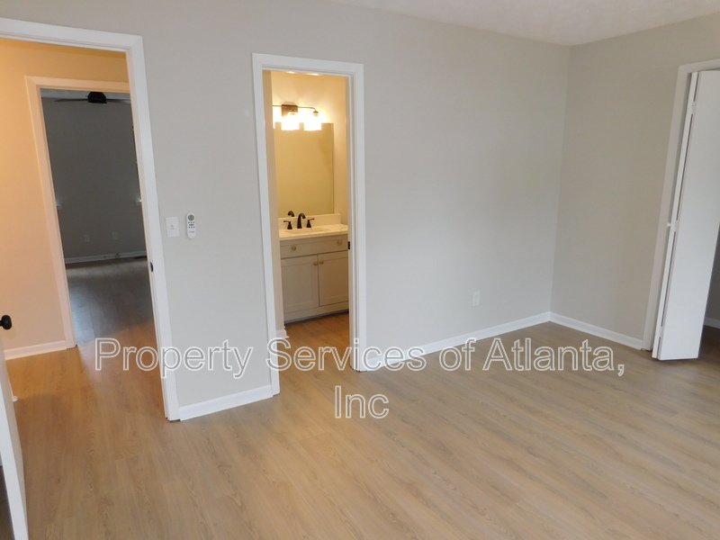 Powder Springs - 2BR/2.5BA Renovated End Unit Townhouse - Fenced Yard property image