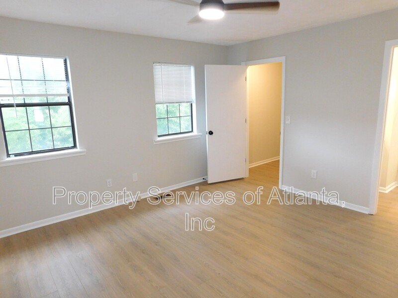 Powder Springs - 2BR/2.5BA Renovated End Unit Townhouse - Fenced Yard property image
