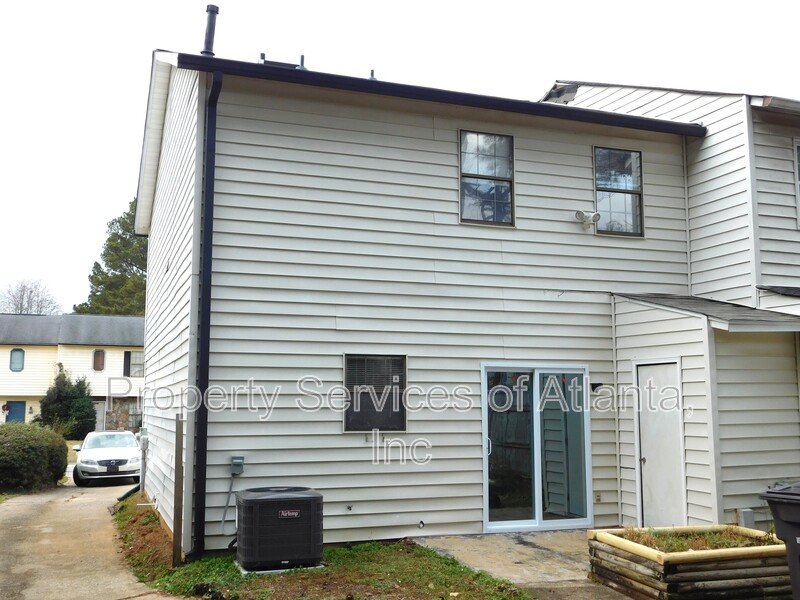 Powder Springs - 2BR/2.5BA Renovated End Unit Townhouse - Fenced Yard property image