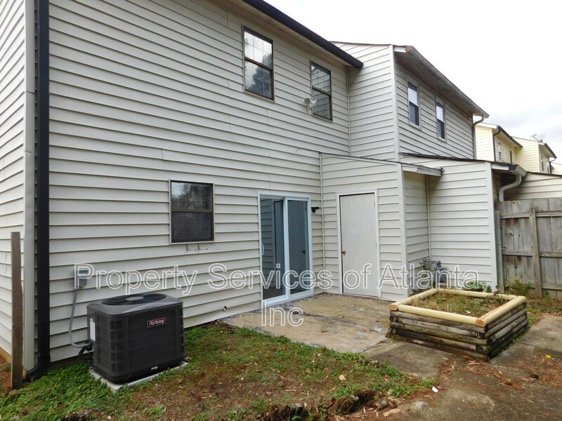 Powder Springs - 2BR/2.5BA Renovated End Unit Townhouse - Fenced Yard property image