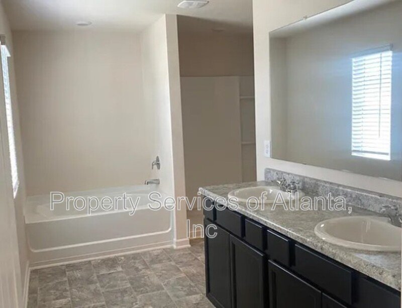 Dallas - 4BR/2.5 BA - Amenities property image