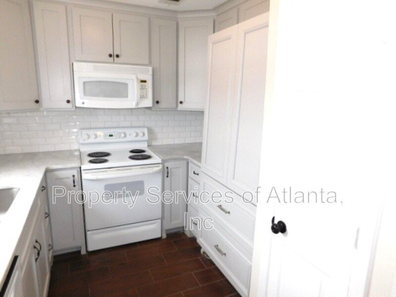 Roswell - 3BR/3.5BA End Unit Townhouse property image