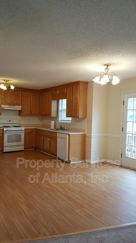 4BD/2.5 BA Stockbridge Fenced yard Move In Now!!! property image