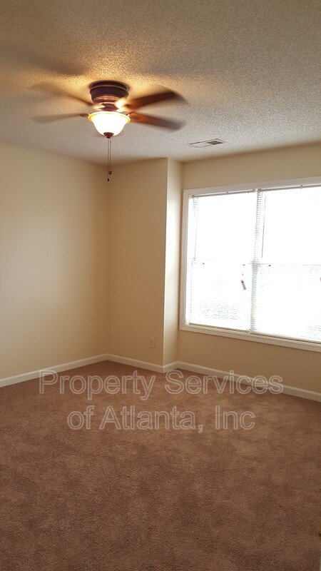 4BD/2.5 BA Stockbridge Fenced yard Move In Now!!! property image