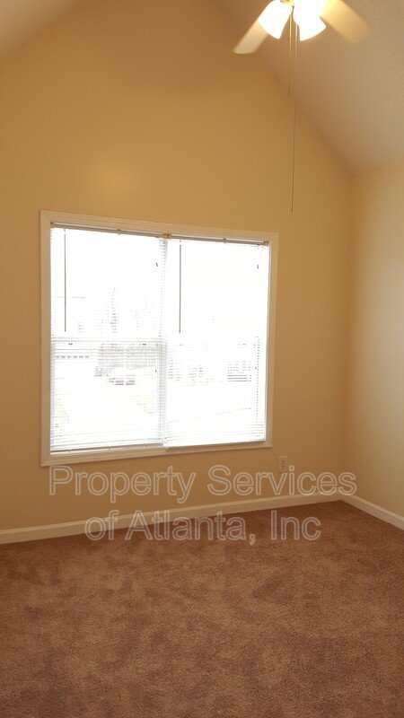 4BD/2.5 BA Stockbridge Fenced yard Move In Now!!! property image