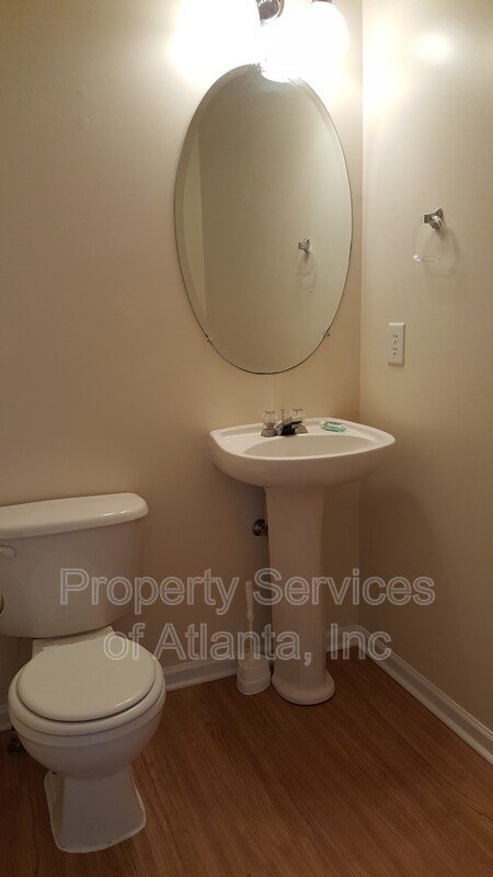 4BD/2.5 BA Stockbridge Fenced yard Move In Now!!! property image