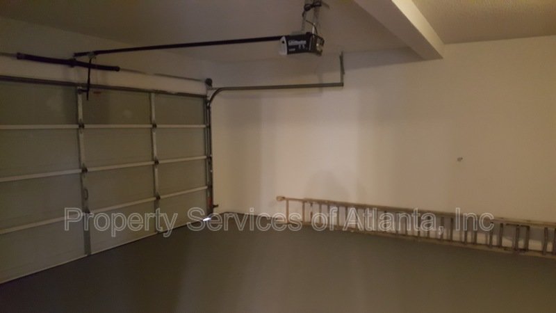 4BD/2.5 BA Stockbridge Fenced yard Move In Now!!! property image