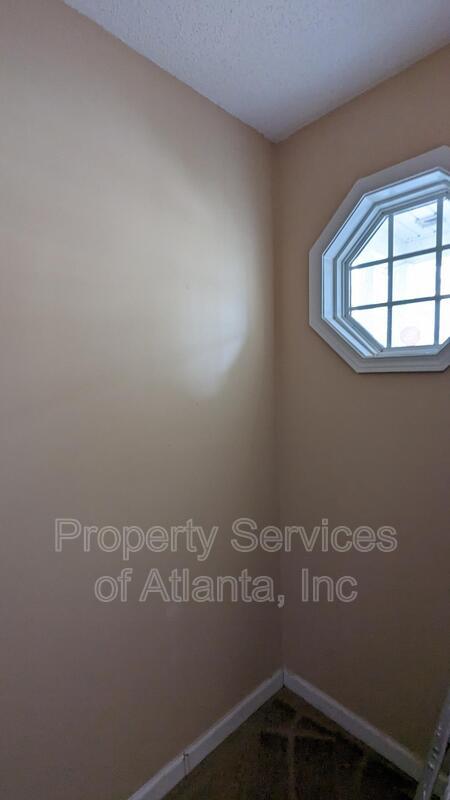 Spacious 4BD/3BA townhome in Morrow Move In Now property image