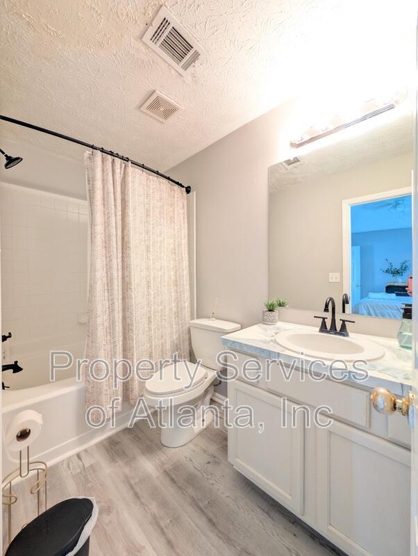 End townhome 2BD/2.5 Bath property image