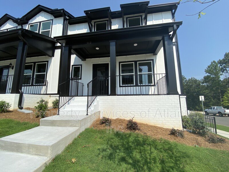 Woodstock - 4BR/3.5BA -TOWNHOUSE-GREAT SCHOOLS-INCLUDES LANDSCAPING. property image