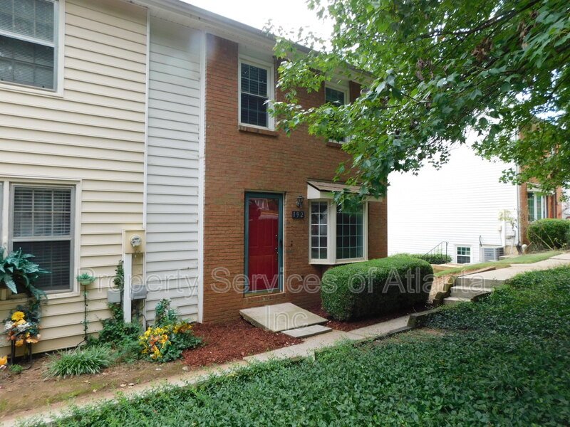 Roswell - 3BR/3.5 BA End Unit - Finished Basement - See Special property image