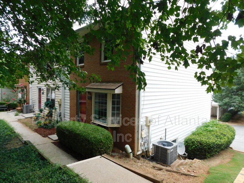 Roswell - 3BR/3.5 BA End Unit - Finished Basement - See Special property image