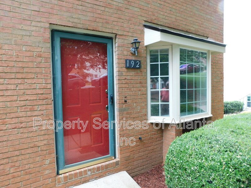 Roswell - 3BR/3.5 BA End Unit - Finished Basement - See Special property image
