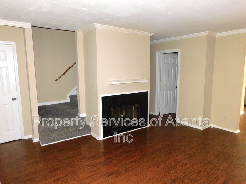Roswell - 3BR/3.5 BA End Unit - Finished Basement - See Special property image