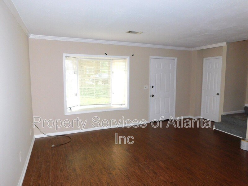 Roswell - 3BR/3.5 BA End Unit - Finished Basement - See Special property image