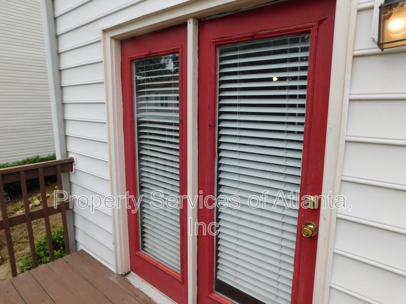 Roswell - 3BR/3.5 BA End Unit - Finished Basement - See Special property image