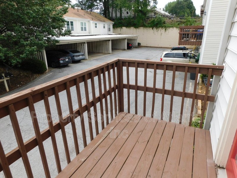 Roswell - 3BR/3.5 BA End Unit - Finished Basement - See Special property image