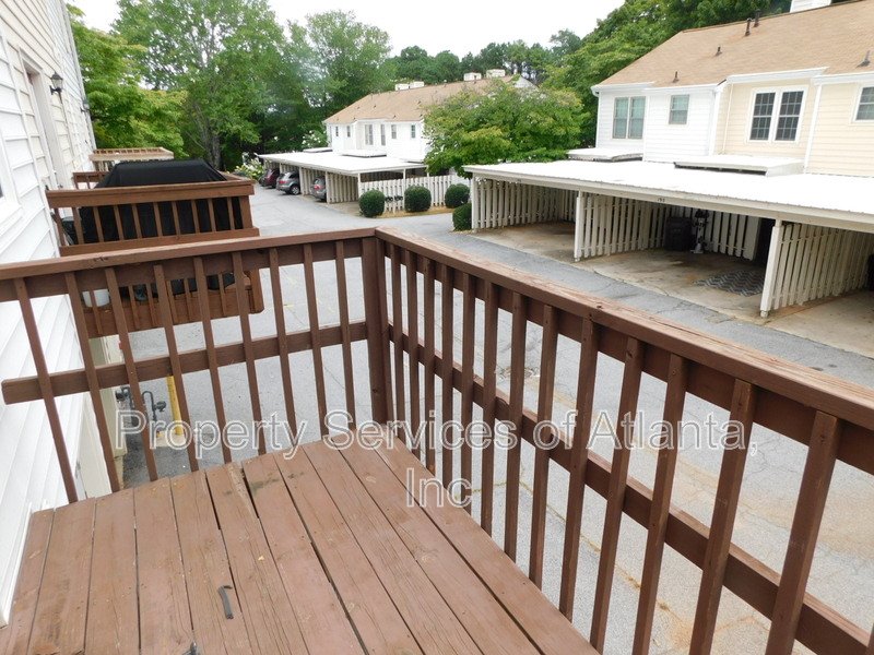 Roswell - 3BR/3.5 BA End Unit - Finished Basement - See Special property image