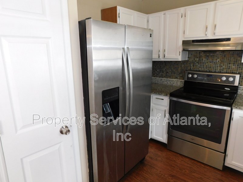 Roswell - 3BR/3.5 BA End Unit - Finished Basement - See Special property image