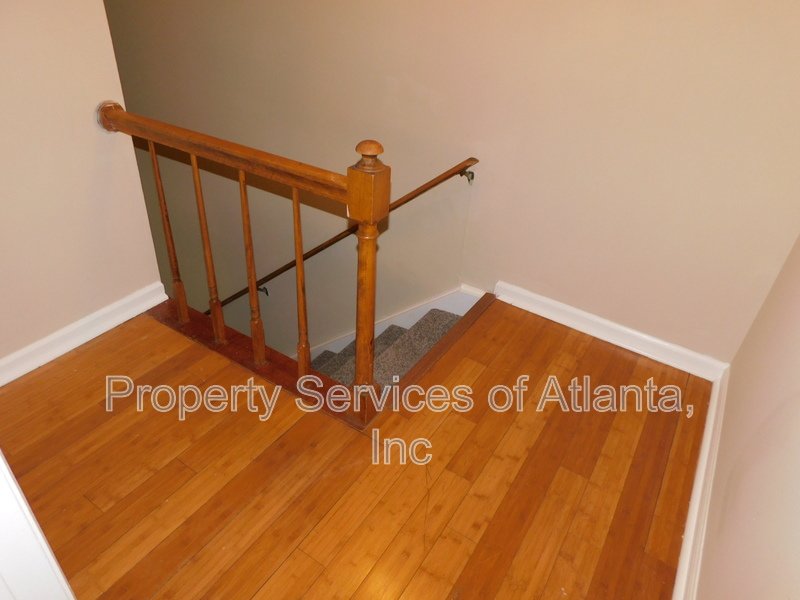 Roswell - 3BR/3.5 BA End Unit - Finished Basement - See Special property image
