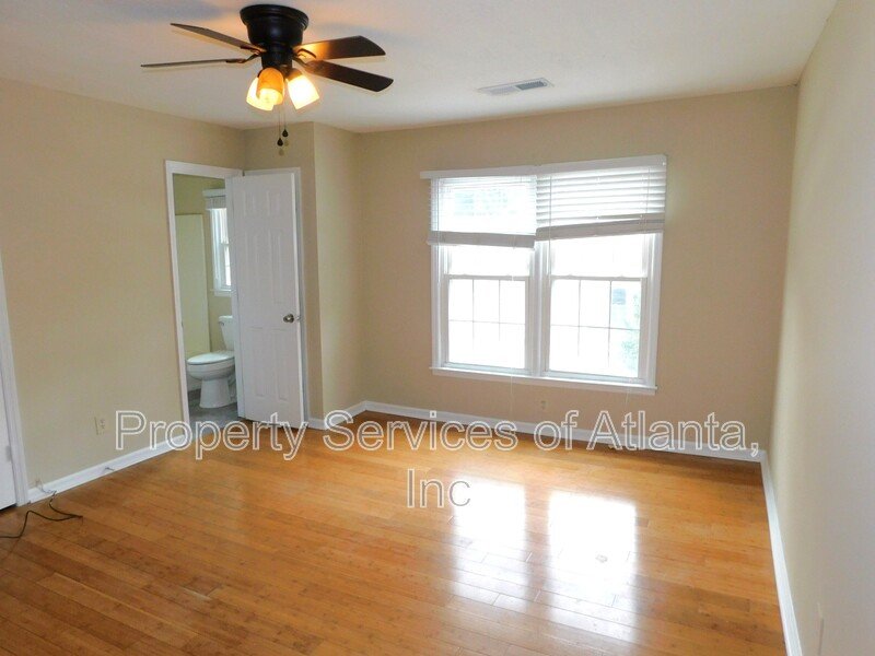 Roswell - 3BR/3.5 BA End Unit - Finished Basement - See Special property image