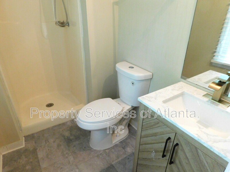 Roswell - 3BR/3.5 BA End Unit - Finished Basement - See Special property image