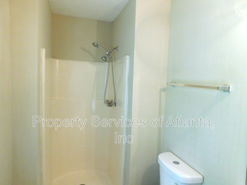 Roswell - 3BR/3.5 BA End Unit - Finished Basement - See Special property image