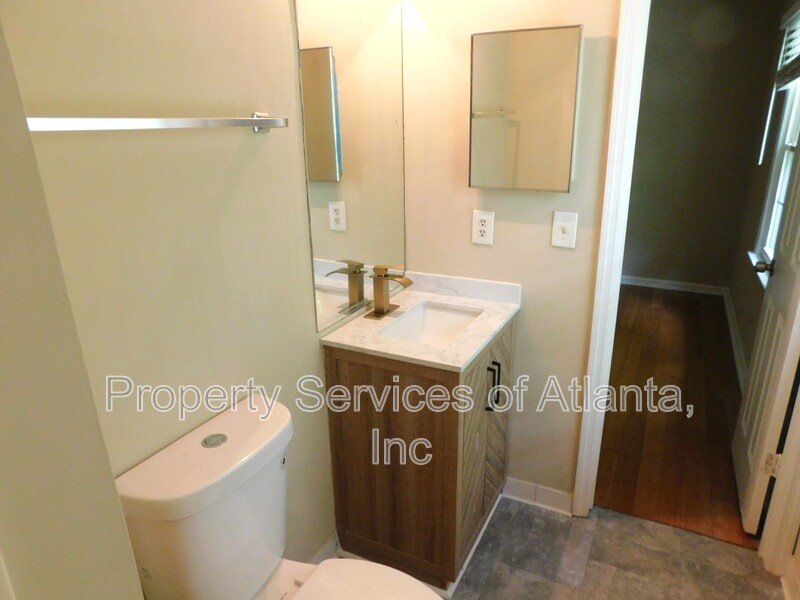Roswell - 3BR/3.5 BA End Unit - Finished Basement - See Special property image