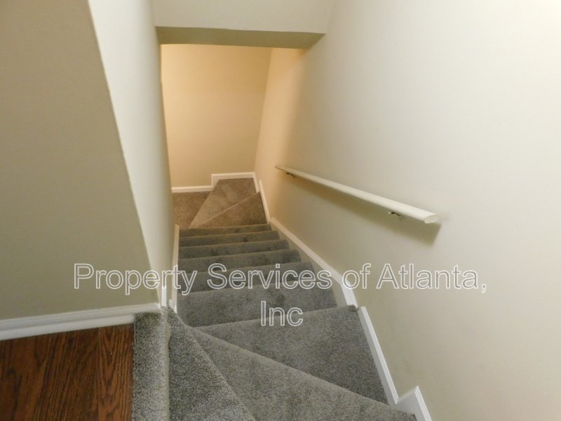 Roswell - 3BR/3.5 BA End Unit - Finished Basement - See Special property image