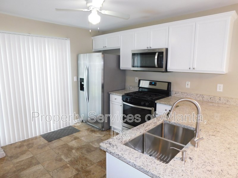 Canton - 3BR/2.5BA - FENCED CORNER LOT - GREAT SCHOOLS - SEE SPECIAL property image