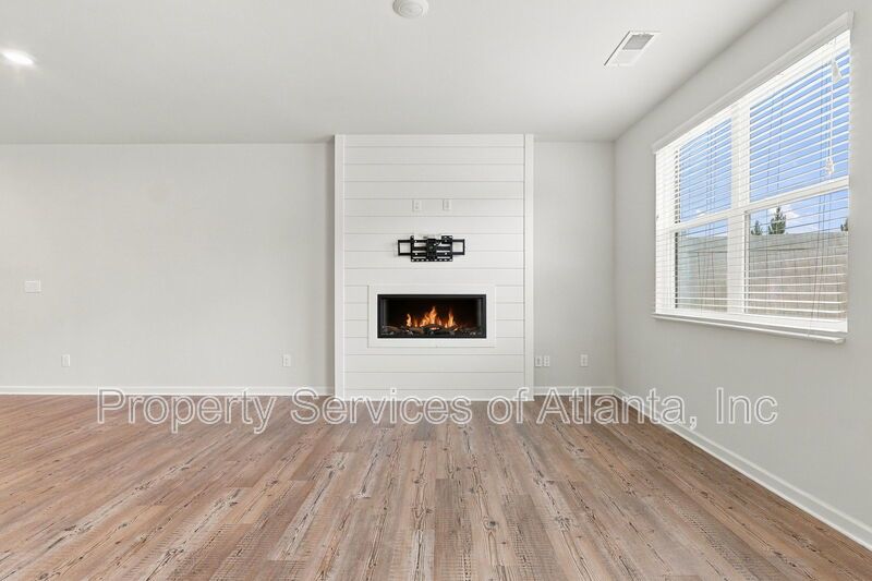 Flowery Branch - 3BR/2.5BA Townhouse - Includes Landscaping - SEE SPEC property image