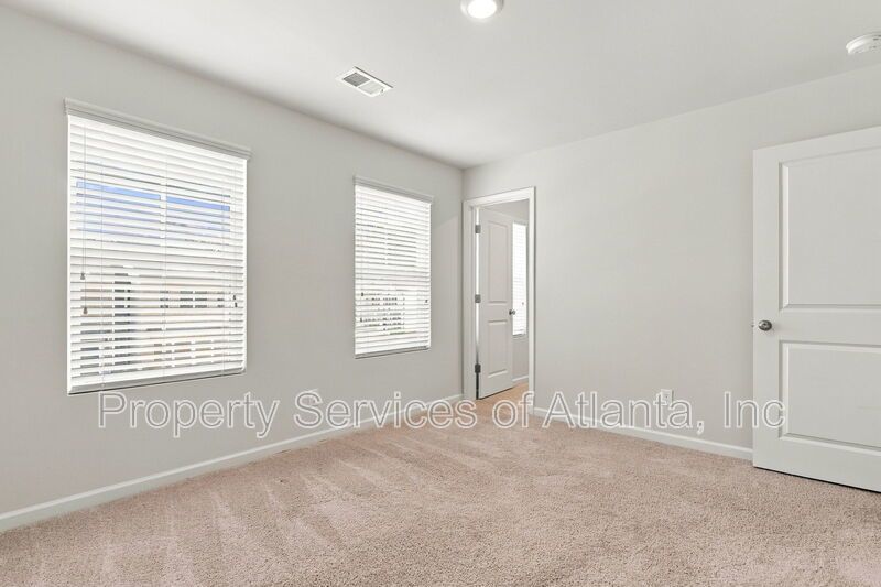 Flowery Branch - 3BR/2.5BA Townhouse - Includes Landscaping - SEE SPEC property image
