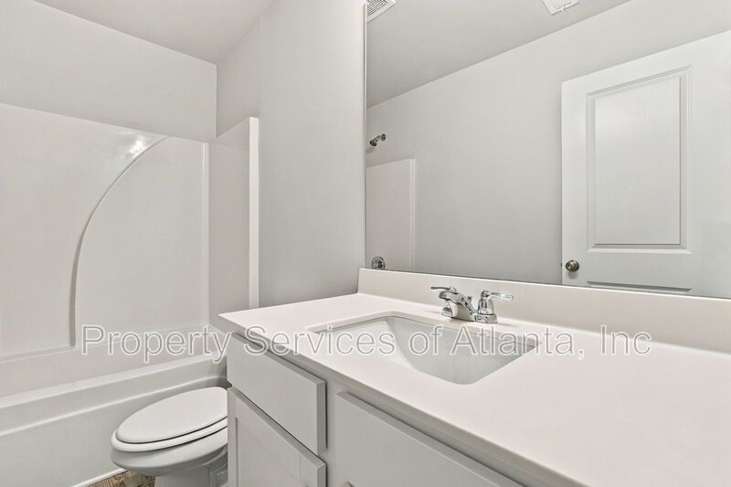 Flowery Branch - 3BR/2.5BA Townhouse - Includes Landscaping - SEE SPEC property image