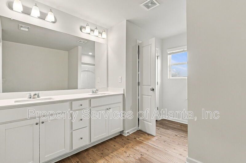 Flowery Branch - 3BR/2.5BA Townhouse - Includes Landscaping - SEE SPEC property image